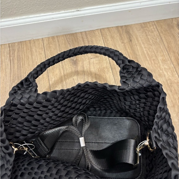 Ahdorned lily woven neoprene tote with pouch - Picture 3 of 10